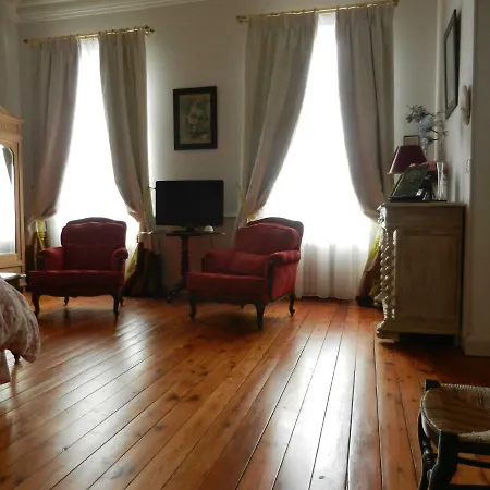 Oda ve Kahvaltı La Maison De L'ambassadeur Saint-Jean-dʼAngély